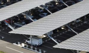 Ombrière photovoltaïque sur un parking